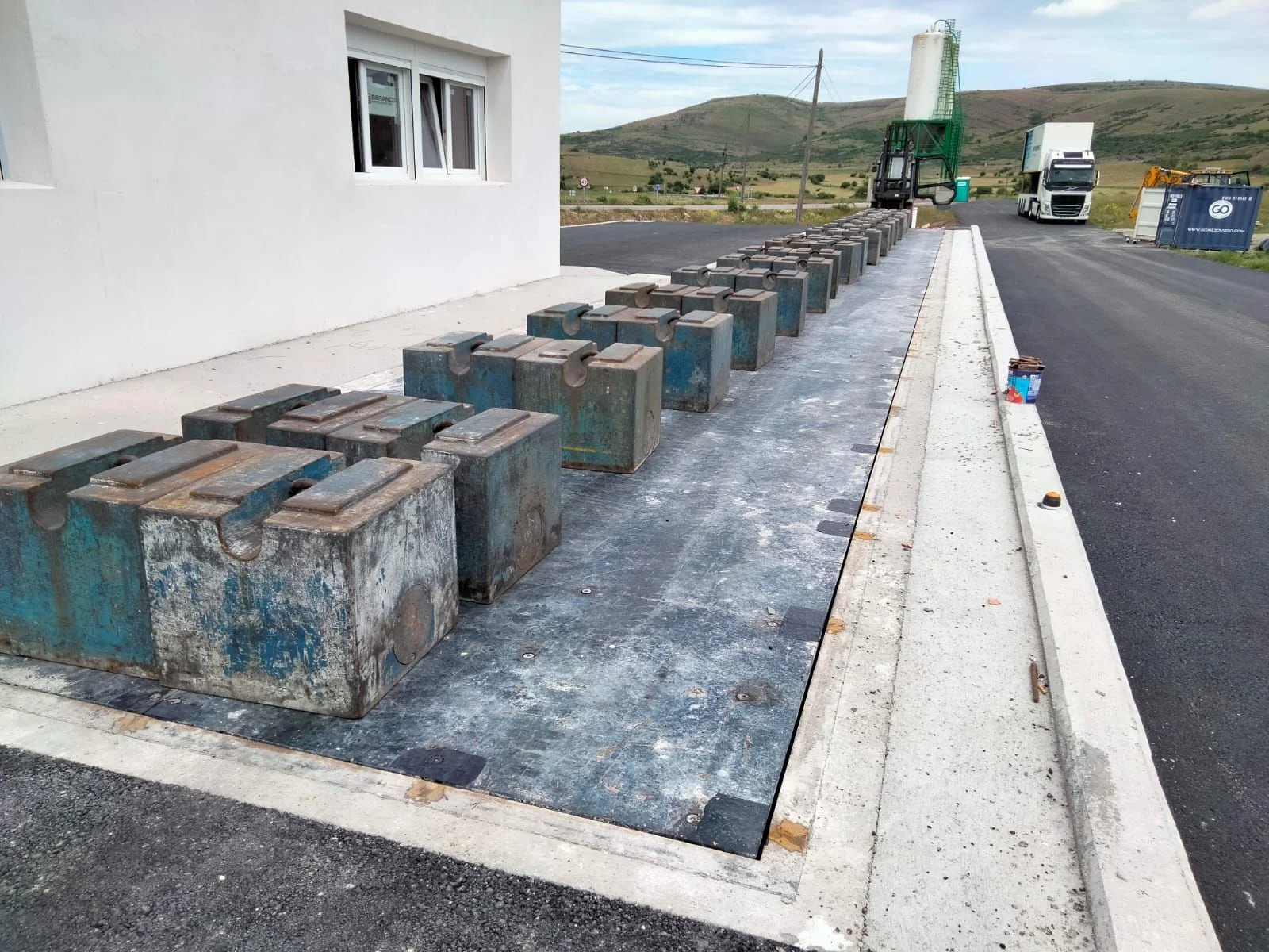 Báscula puente sobresuelo instalada